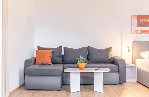 Wahring Apartment | Budget-Friendly 2BR Apartment Ideal for Extended Stays
