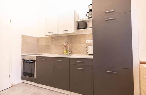 Ottakring Apartment | Affordable 3BR | Up to 8P | Central Vienna