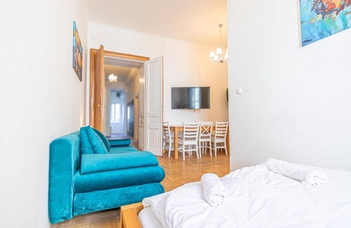 Ottakring Apartment | Affordable 3BR | Up to 8P | Central Vienna
