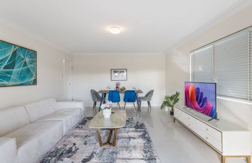 Robertson House | Affordable 4BR Family Home Convenient & Comfort
