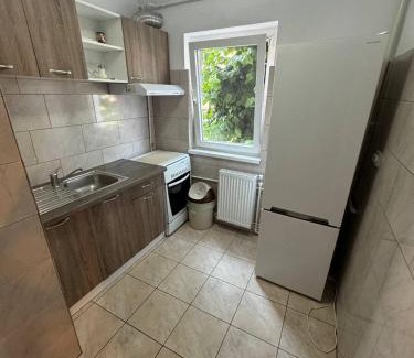 Hunedoara Apartment | Budget-Friendly Apartment Steps from the Castle