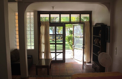 Santa Maria Colotepec House | Budget-Friendly Beachfront Garden Retreat with Breakfast