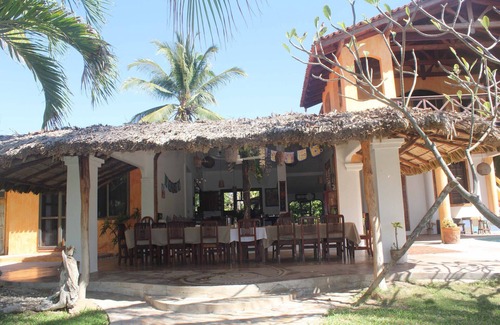 Santa Maria Colotepec House | Budget-Friendly Beachfront Garden Retreat with Breakfast