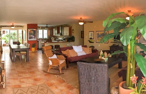 Cabezas Condo | Budget-Friendly Dream Condo with Private Pool & Ocean View