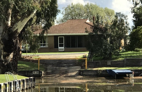 Bundalong House | Budget-Friendly Bundalong Waterfront Home with Pool & Spa