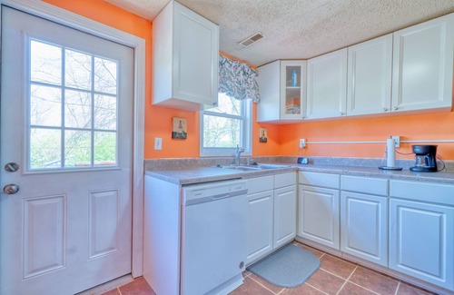 Columbia House | Budget-Friendly College Retreat near Downtown & Mizzou