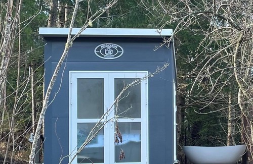 Hanmer Springs Cabin | Affordable & cosy alpine cabin - an ideal couples retreat with outdoor bath!