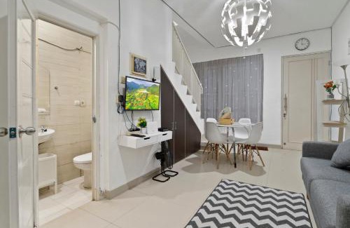 Serpong House | Budget-Friendly 4-Star Hotel with Pool & Family Amenities