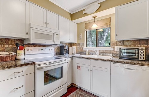 Fernandina Beach Condo | Budget-Friendly Getaway at Amelia Landings with Ocean View
