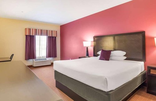 Saint Landry House | Affordable Getaway! in Knights Inn Bunkie! Pool, Free Parking, Free Breakfast