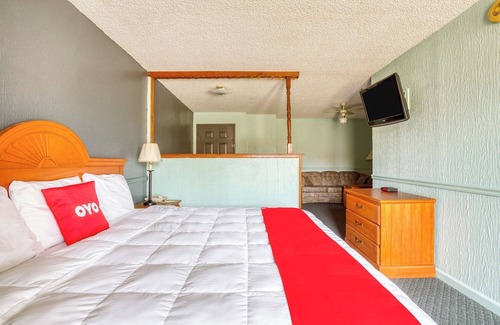 South Tulsa Hotel | Affordable King Bed Stay Close to Mohawk Park Fun – Only 11 Miles Out