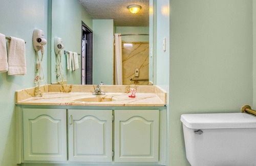 South Tulsa Hotel | Affordable King Bed Stay Close to Mohawk Park Fun – Only 11 Miles Out