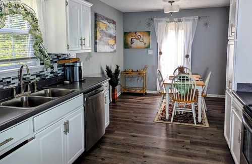 West Newton House | Budget-Friendly Lodge in Indianapolis - Family and Kitchen Amenities