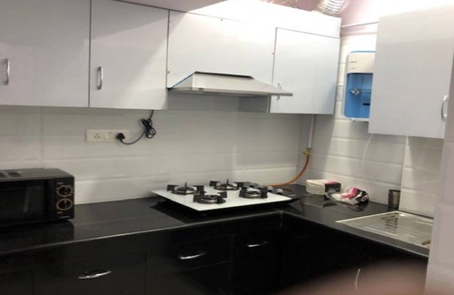 Safdarjung Enclave Apartment | Budget-Friendly New Delhi Apartment with Kitchen Access