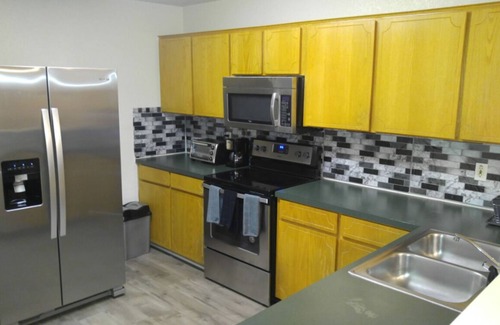 Killeen Apartment | Budget-Friendly Poshly Furnished Apartment with Spa Access