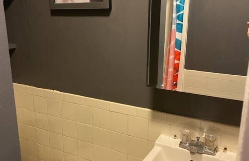 Bay Village Apartment | Budget-Friendly Chic Studio with Family Amenities