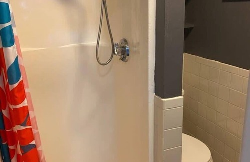 Bay Village Apartment | Budget-Friendly Chic Studio with Family Amenities