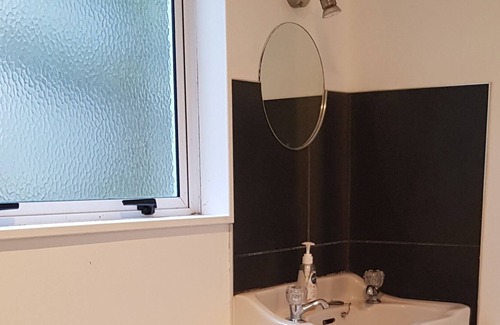 Whangarei Ski Chalet | Bright and Welcoming Unit in Central Whangarei