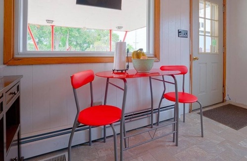 Lamberton Hotel | Affordable Stay w/Parking Near Attractions & Dog Friendly