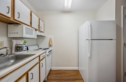 Conover Hotel | Budget-Friendly Suites with Kitchen & Breakfast in Hickory