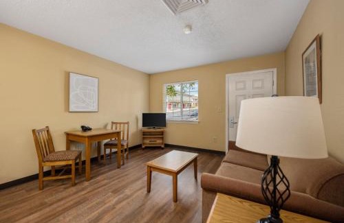 Wilson Hotel | Budget-Friendly Suites in Wilson with Family Amenities
