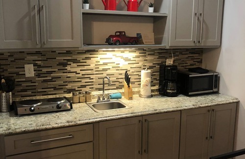 Centro Condo | Budget-Friendly Modern 2 Bed Condo Near the Beach