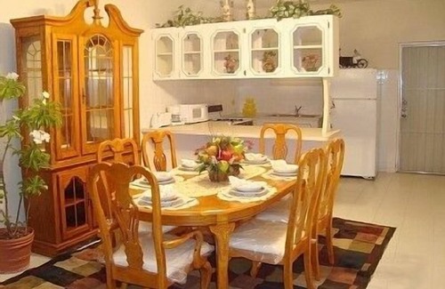 Nassau House | Budget-Friendly Tropical Townhouse, Steps from the Beach