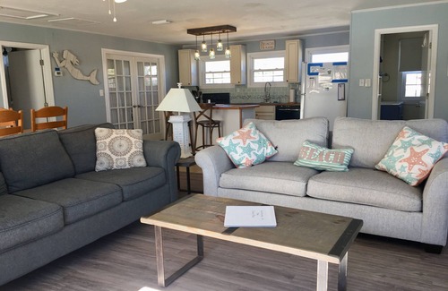 East End House | Budget-Friendly Beach View Home with Pet-Friendly Perks