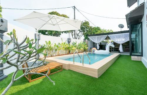 Bandar Indera Mahkota Villa | AFNA Wood House: Private Pool Islamic Homestay, 9/10 Rating
