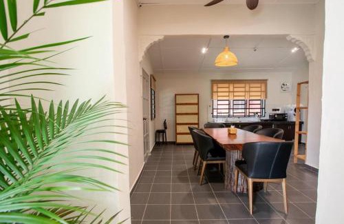Bandar Indera Mahkota Villa | AFNA Wood House: Private Pool Islamic Homestay, 9/10 Rating