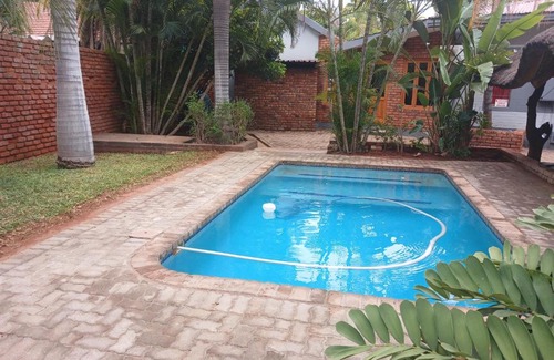 Musina Bed & Breakfast | Inviting Africa Dawn Guesthouse: Family-Friendly Oasis