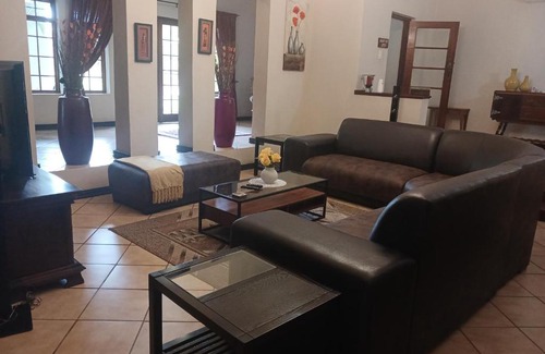 Musina Bed & Breakfast | Inviting Africa Dawn Guesthouse: Family-Friendly Oasis