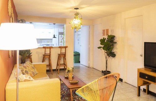 Laureles - Estadio House | Experience AfricaHouse LA: Pet-Friendly with Breakfast Option