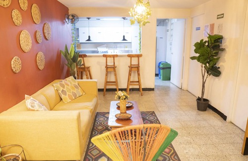 Laureles - Estadio House | Experience AfricaHouse LA: Pet-Friendly with Breakfast Option