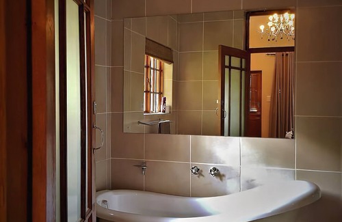 Polokwane House | Top-Rated African Roots Guest House with Pool & Dining