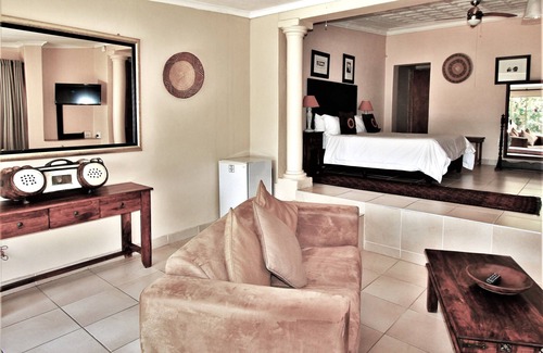 Polokwane House | Top-Rated African Roots Guest House with Pool & Dining