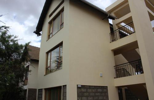 Voi Hotel | Pet-Friendly Afrika Lodges with Restaurant & Breakfast