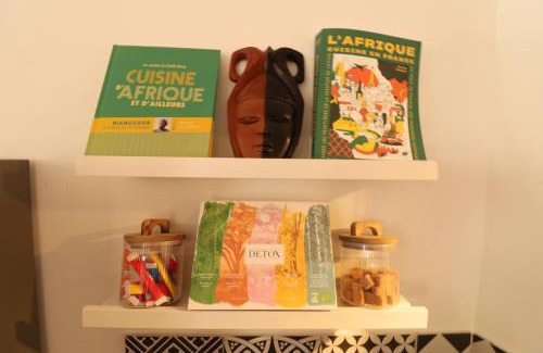 Quartier Administrations House | AfroBoHome, Expérience Atypique, clim, 2 à 6 personnes, Proche centre Nîmes, Garage clos