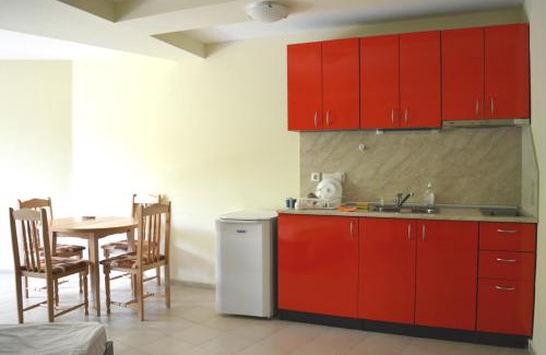 Sinemoretz Apartment | Family-Friendly Afrodita Apartments: Poolside Relaxation Awaits