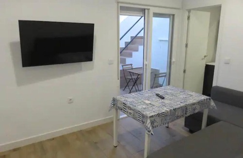 Punta Umbria Apartment | Afrodita: Relaxing Retreat with Hot Tub & Family-Friendly Fun