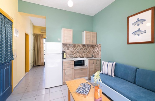 Makry Gialos House | Relax at Afroditi Apartments with Pool & Ocean View