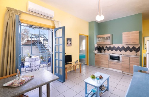 Makry Gialos House | Relax at Afroditi Apartments with Pool & Ocean View