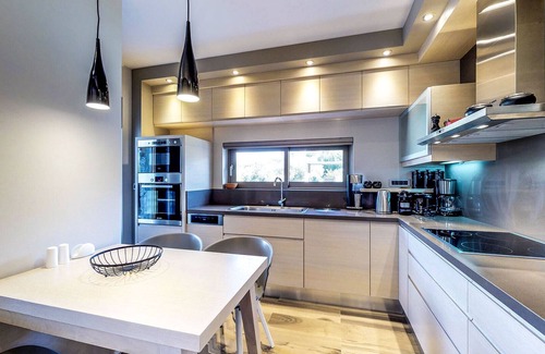 Daratsos Villa | Afroditi Seaview Villa: Poolside Retreat Near the Beach