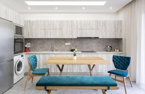 Nea Smirni Apartment | Afroditi Suite: Family-Friendly Retreat with Breakfast