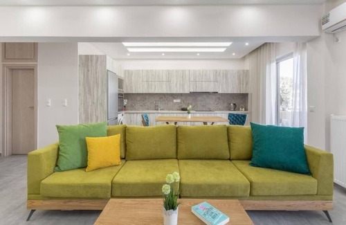 Nea Smirni Apartment | Afroditi Suite: Family-Friendly Retreat with Breakfast