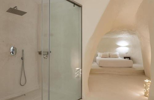 Psathi Apartment | Serene Afroessa Cave Kimolos with Oceanfront Views