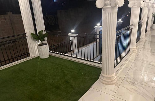 Freetown Apartment | Ideal After 5 Apartment with En-suite Bedrooms & Breakfast
