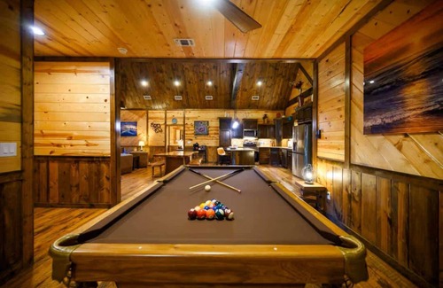 Broken Bow Cabin | After the Sunset! 1-Level 5BR w/Pool + Arcade