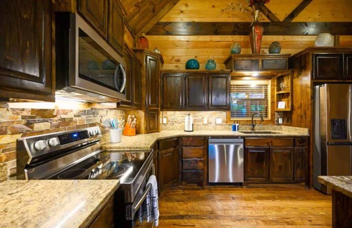 Broken Bow Cabin | After the Sunset! 1-Level 5BR w/Pool + Arcade