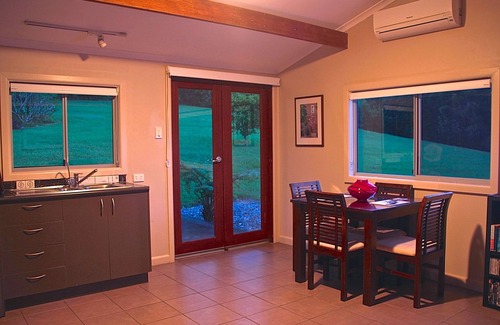 Kalang Cottage | Romantic Getaway at Afterglow: Indulge in Nature's Beauty